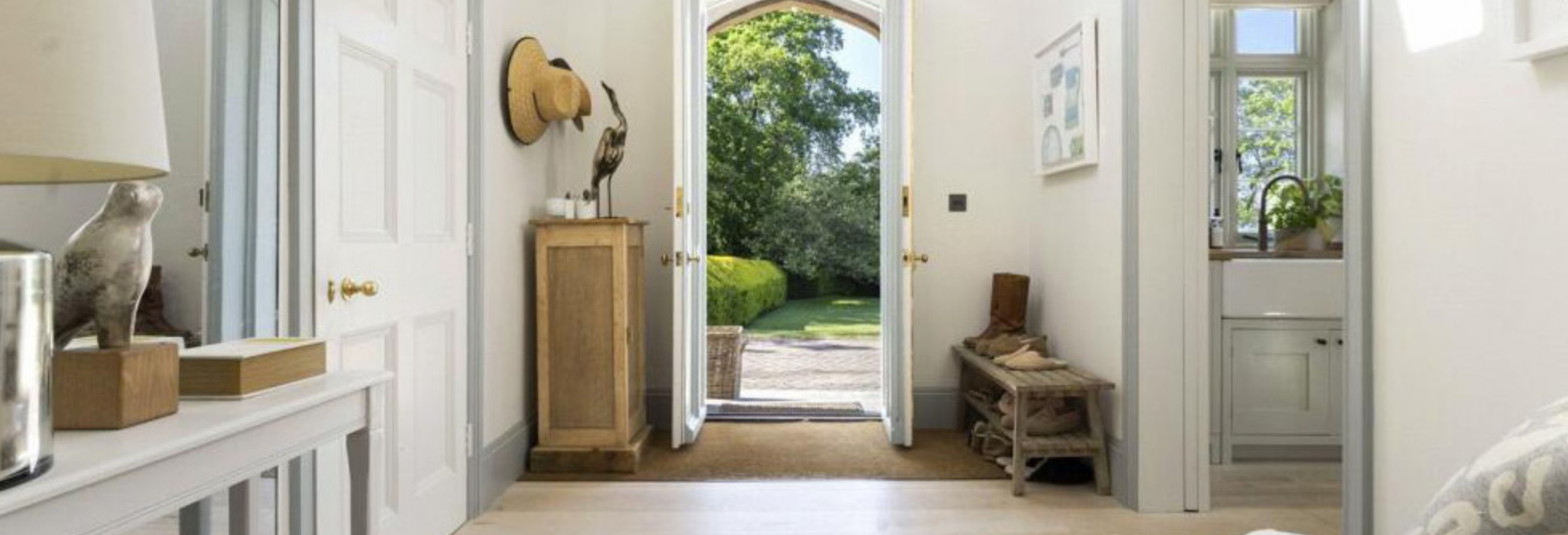 Example of a luxury housing construction project by Spetisbury Construction: The Old Rectory hallway interior